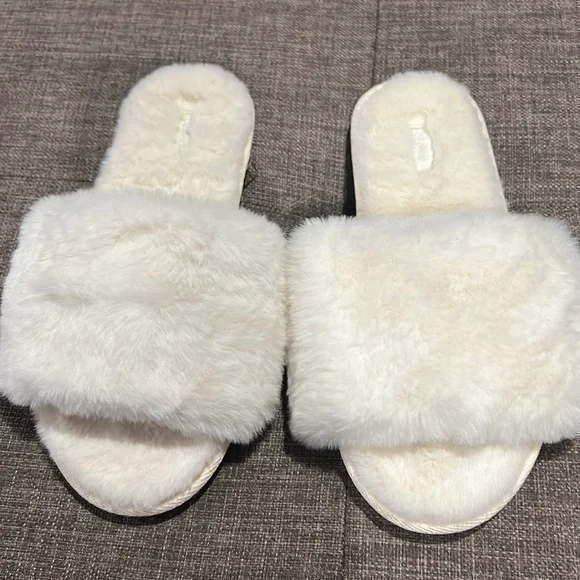 Skims Plushfuzzy Slippers - Picture 1 of 8